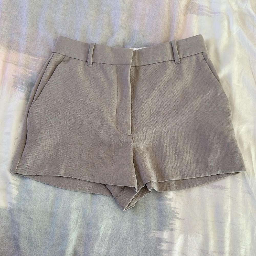 🆕 Aritzia | Grey Wilfred Shorts